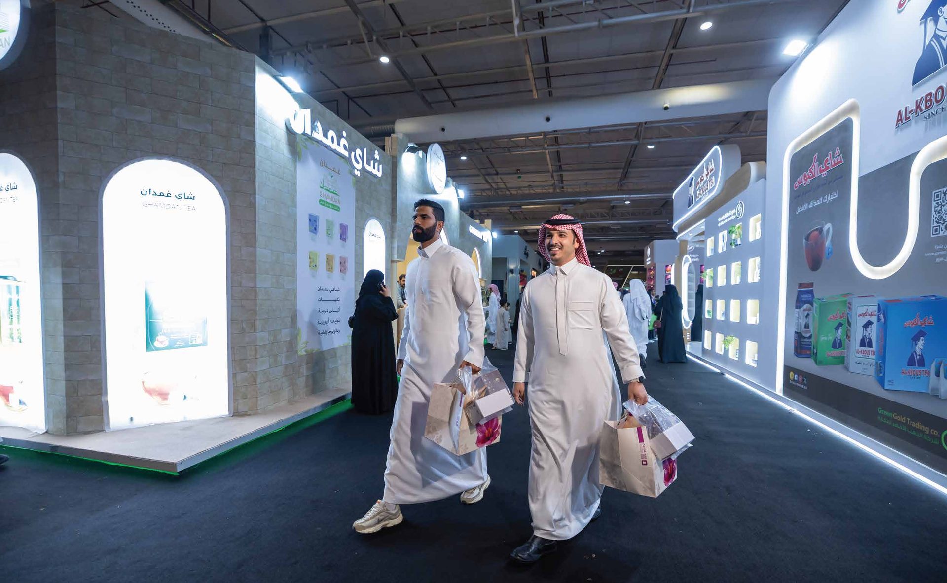 Visitors with their shopping