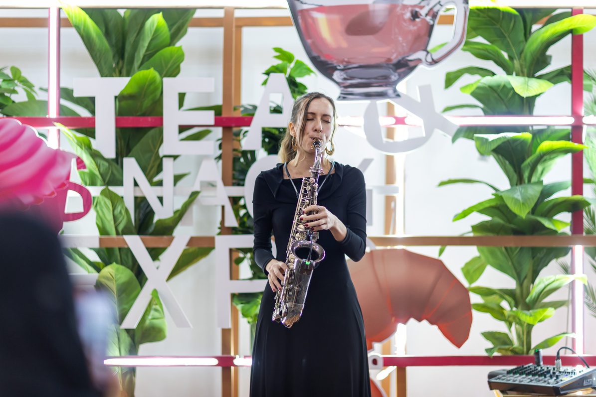 Live saxophone